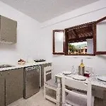Dominoes Aparthotel