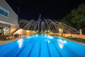 Dominoes Hotel